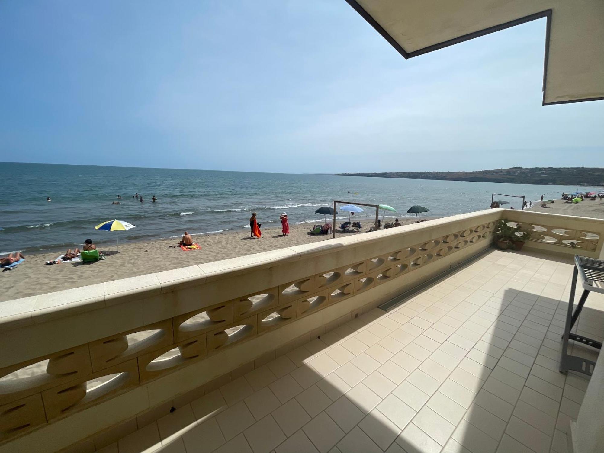 Paradiso Fronte Mare Agnone Bagni Eksteriør billede
