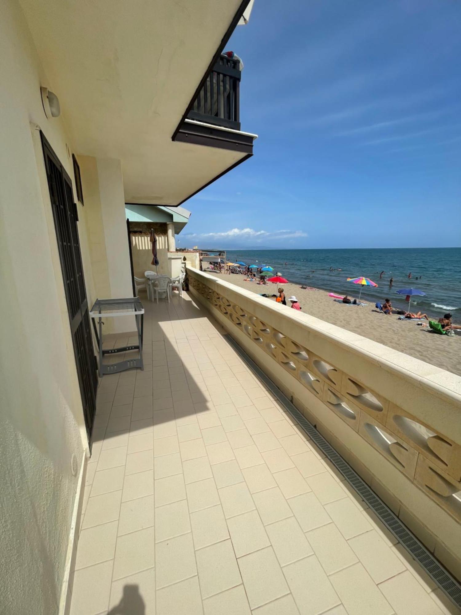 Paradiso Fronte Mare Agnone Bagni Eksteriør billede
